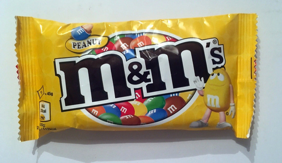 Display m&m's 45 g x 46 pcs PEANUT & m&m's 45 g x 27 pcs CHOCOLATE