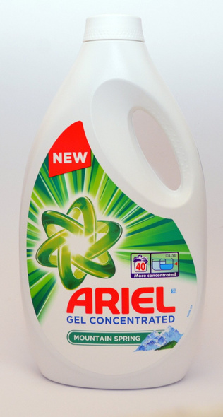 Ariel Mountain Spring Gel Concentrated 2.2 L & Ariel Color Gel Concentrated 2,2L